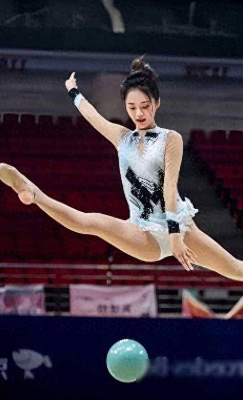 关于高难度动作惊艳全场，运动员实力耀眼的信息